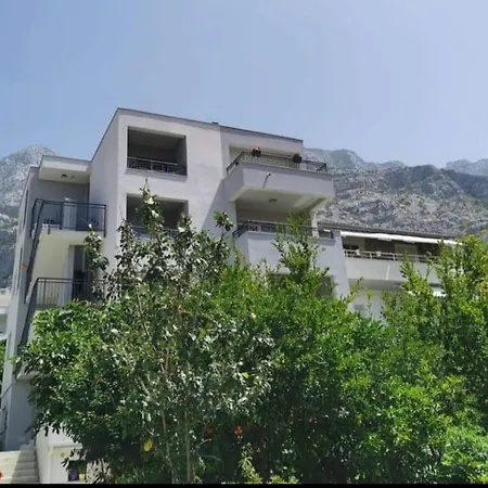 Paula Apartman *
